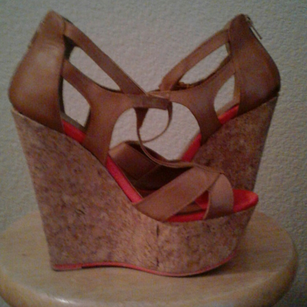 Camel Wedges